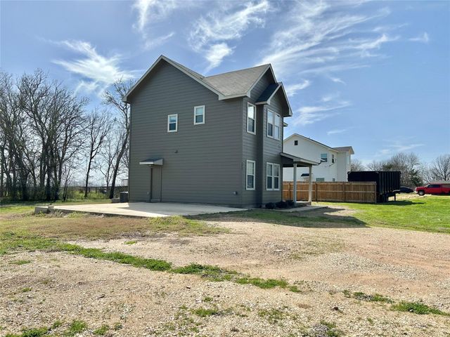 3805 E Us-290 Highway E, Paige, TX 78659