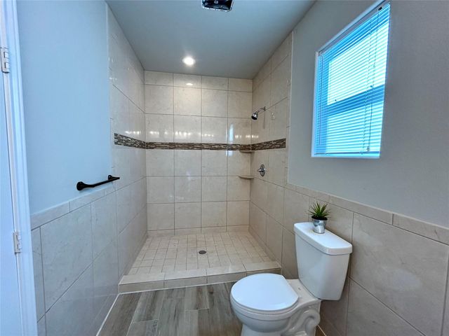 3805 E Us-290 Highway E, Paige, TX 78659