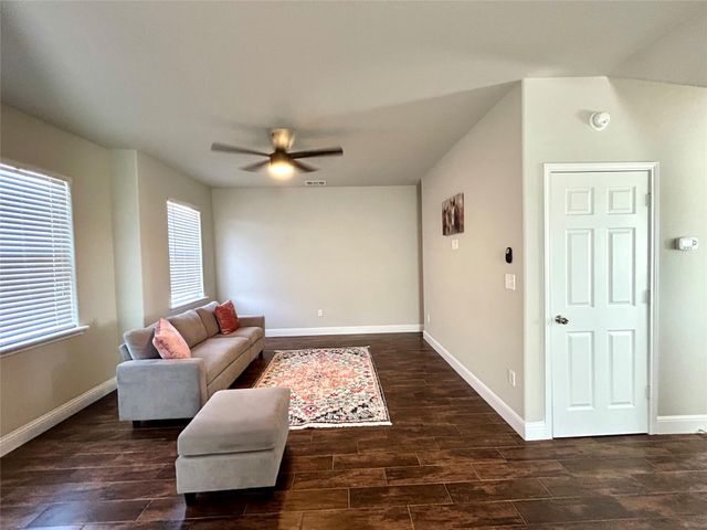 3805 E Us-290 Highway E, Paige, TX 78659
