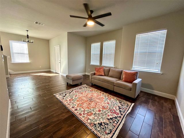 3805 E Us-290 Highway E, Paige, TX 78659