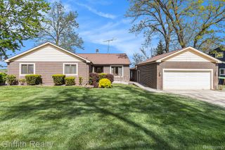 8570 Riverside Drive, Green Oak Township, MI 48116