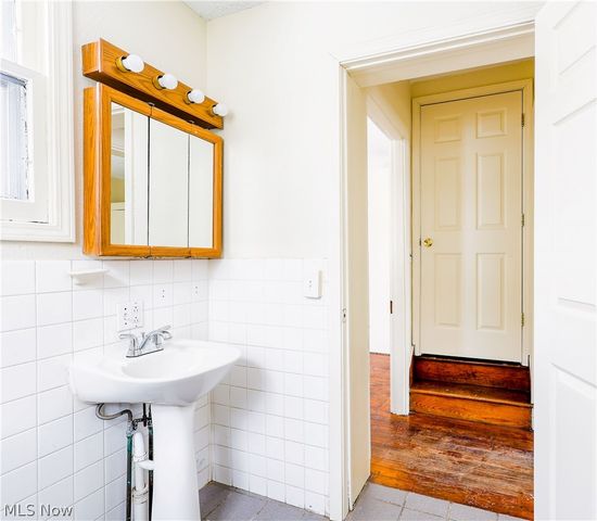 703 6th Street, Marietta, OH 45750