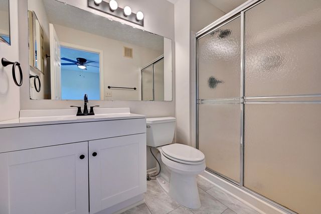 1602 Greens Edge Drive, Florence, KY 41042