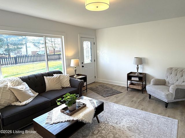 1201 Dawkins Rd, La Grange, KY 40031