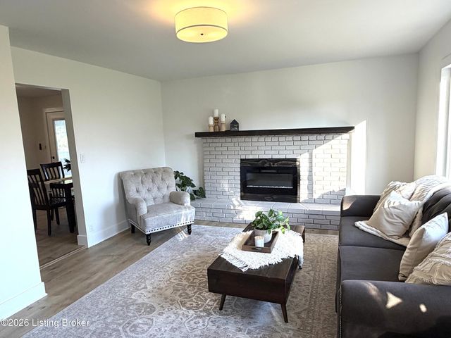 1201 Dawkins Rd, La Grange, KY 40031