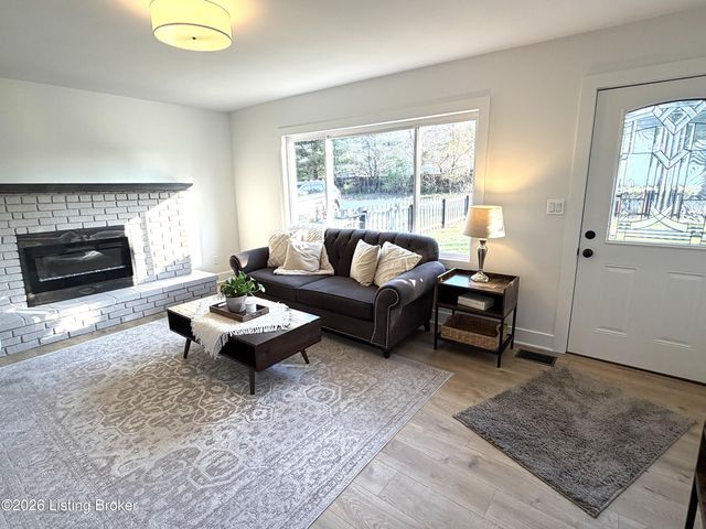 1201 Dawkins Rd, La Grange, KY 40031