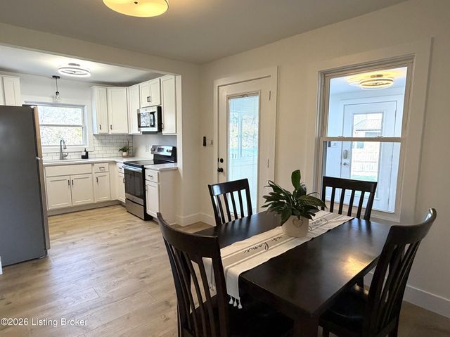 1201 Dawkins Rd, La Grange, KY 40031