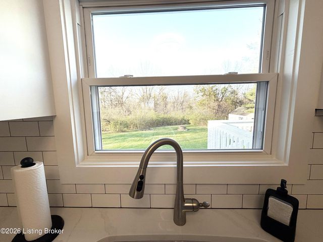 1201 Dawkins Rd, La Grange, KY 40031