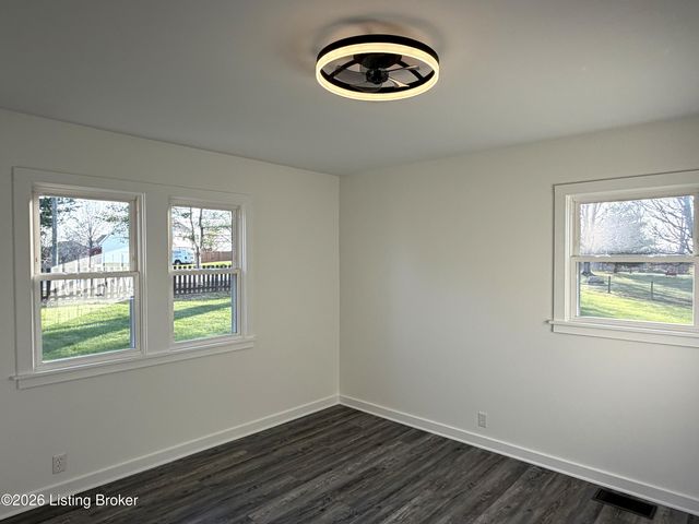 1201 Dawkins Rd, La Grange, KY 40031