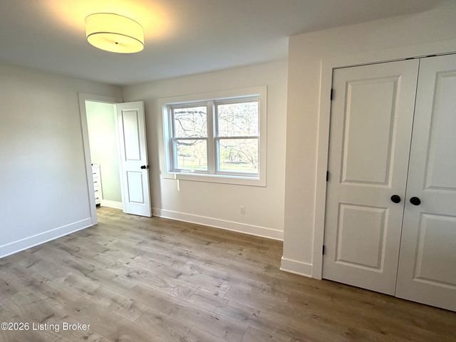 1201 Dawkins Rd, La Grange, KY 40031