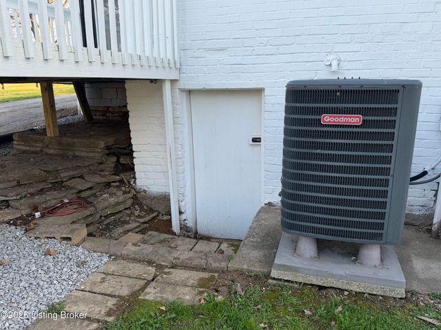 1201 Dawkins Rd, La Grange, KY 40031