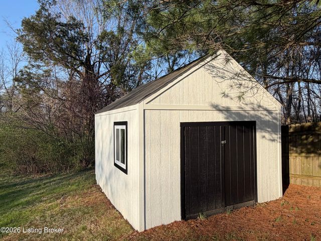 1201 Dawkins Rd, La Grange, KY 40031