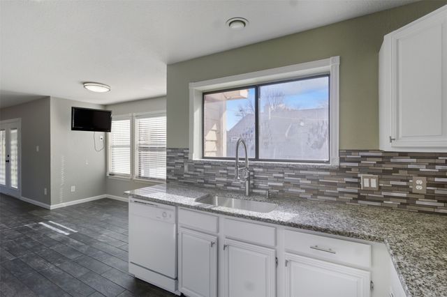 331 Hopewell Street, Grand Prairie, TX 75052