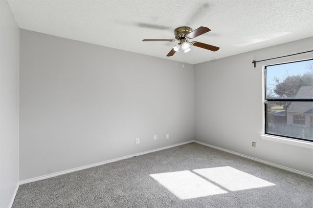 331 Hopewell Street, Grand Prairie, TX 75052