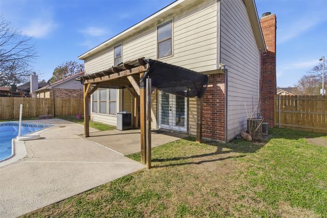 331 Hopewell Street, Grand Prairie, TX 75052