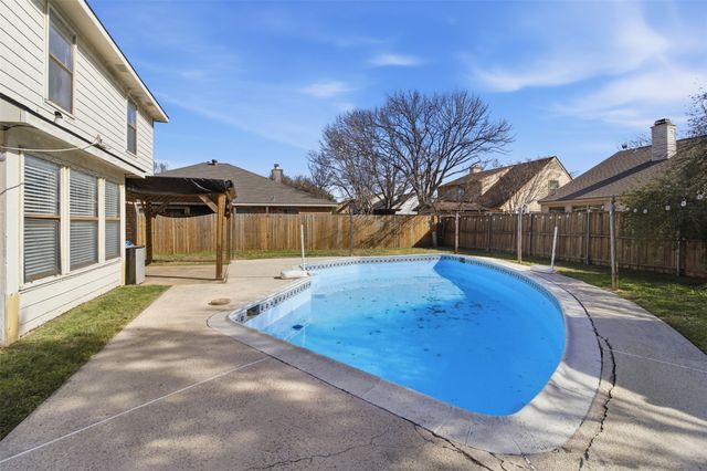 331 Hopewell Street, Grand Prairie, TX 75052