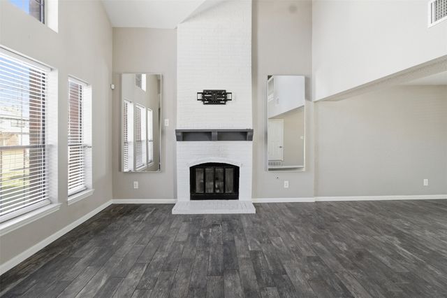 331 Hopewell Street, Grand Prairie, TX 75052