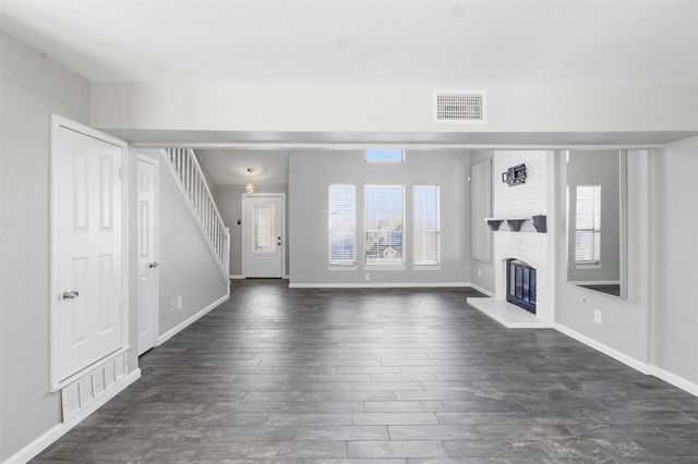 331 Hopewell Street, Grand Prairie, TX 75052