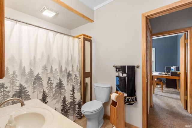 1101 E Walnut Street, Nappanee, IN 46550