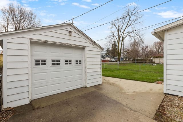 1101 E Walnut Street, Nappanee, IN 46550