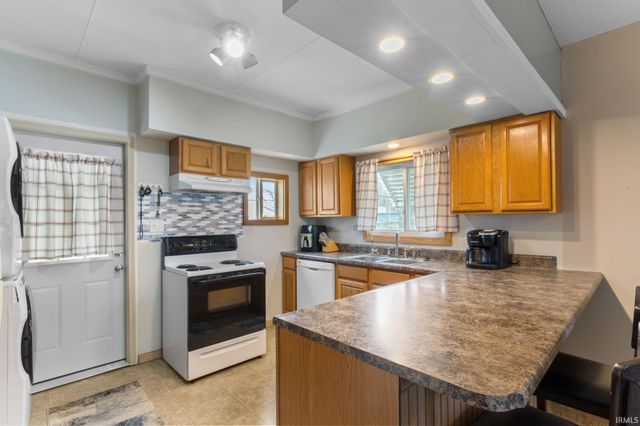 1101 E Walnut Street, Nappanee, IN 46550