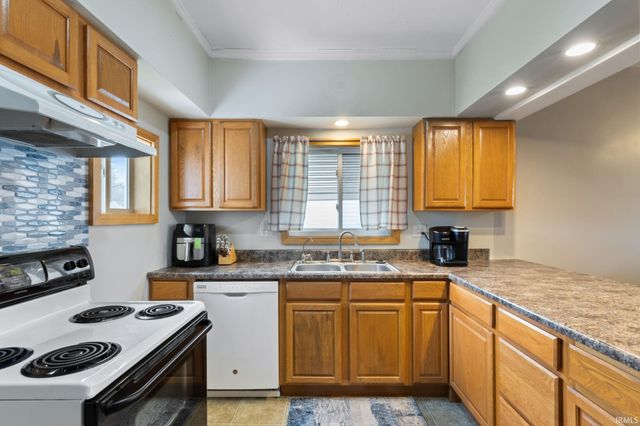 1101 E Walnut Street, Nappanee, IN 46550