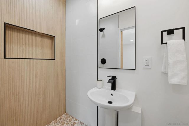 2120 Madison Ave, San Diego, CA 92116