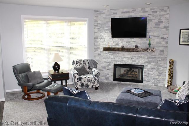 48172 Royal Pointe Drive, Canton, MI 48187