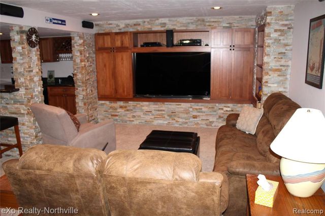 48172 Royal Pointe Drive, Canton, MI 48187