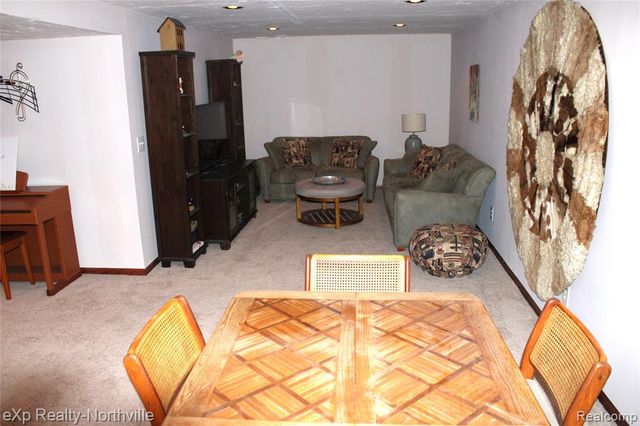 48172 Royal Pointe Drive, Canton, MI 48187