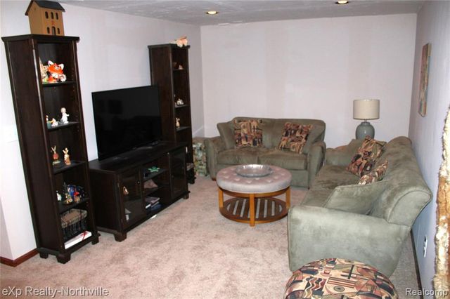 48172 Royal Pointe Drive, Canton, MI 48187