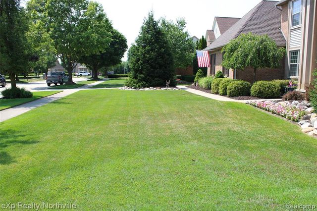 48172 Royal Pointe Drive, Canton, MI 48187