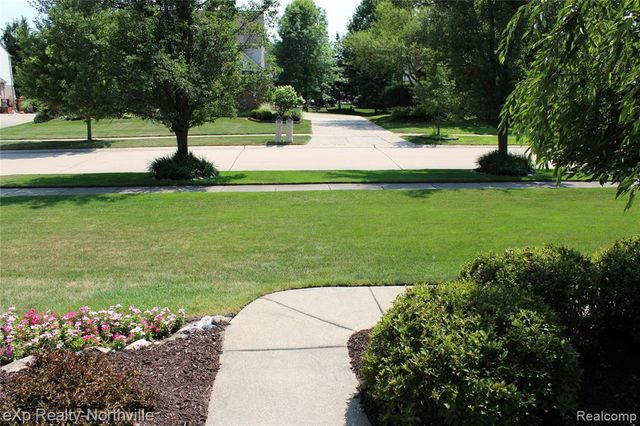48172 Royal Pointe Drive, Canton, MI 48187