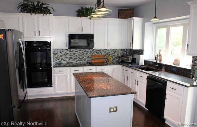 48172 Royal Pointe Drive, Canton, MI 48187