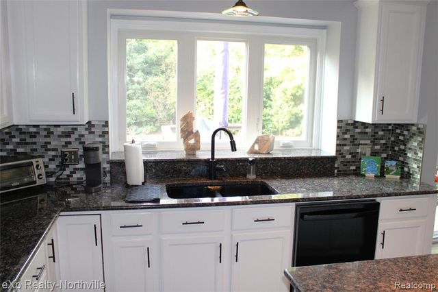 48172 Royal Pointe Drive, Canton, MI 48187