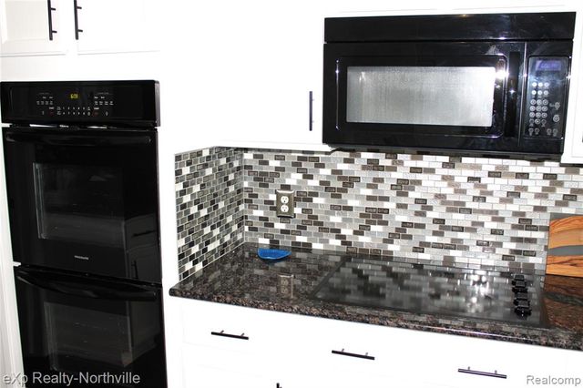 48172 Royal Pointe Drive, Canton, MI 48187
