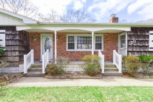 20 Mill Pond Lane, East Moriches, NY 11940