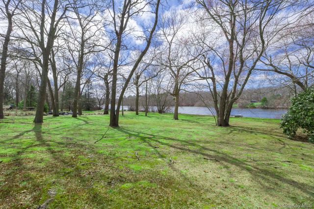 20 Mill Pond Lane, East Moriches, NY 11940