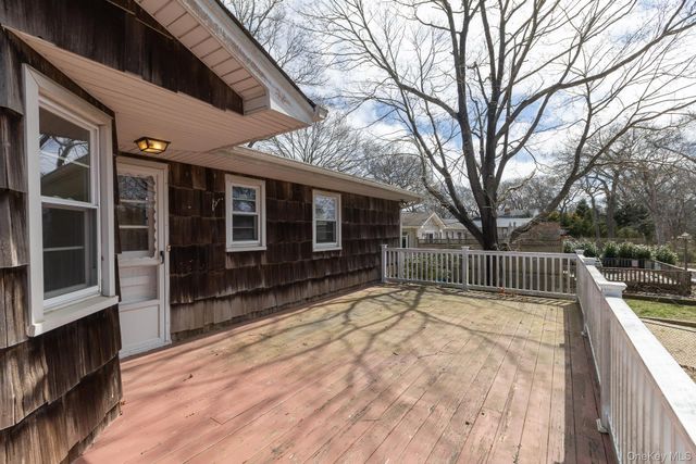 20 Mill Pond Lane, East Moriches, NY 11940