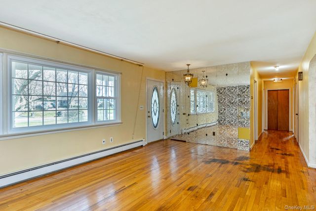 20 Mill Pond Lane, East Moriches, NY 11940