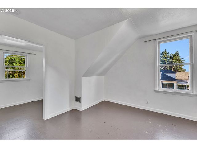 5905 N MINNESOTA Ave, Portland, OR 97217