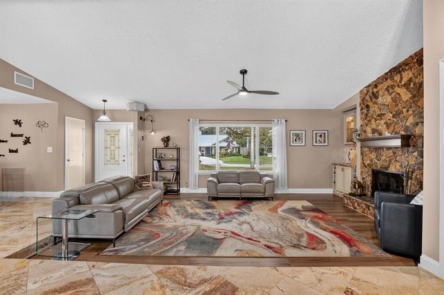 32 SW 14TH Avenue, Boca Raton, FL 33486