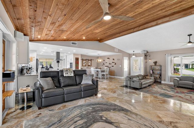 32 SW 14TH Avenue, Boca Raton, FL 33486