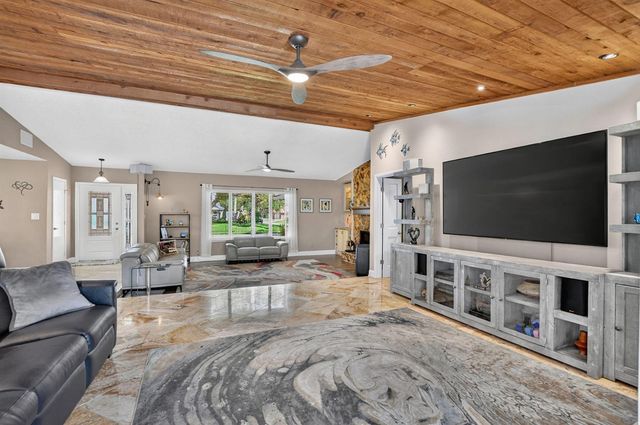 32 SW 14TH Avenue, Boca Raton, FL 33486