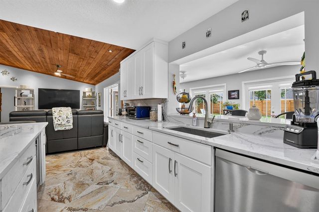 32 SW 14TH Avenue, Boca Raton, FL 33486