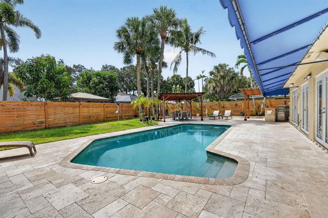 32 SW 14TH Avenue, Boca Raton, FL 33486