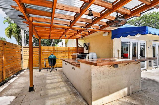 32 SW 14TH Avenue, Boca Raton, FL 33486
