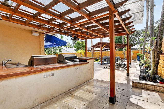32 SW 14TH Avenue, Boca Raton, FL 33486