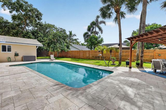 32 SW 14TH Avenue, Boca Raton, FL 33486