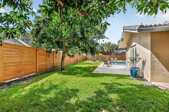 32 SW 14TH Avenue, Boca Raton, FL 33486